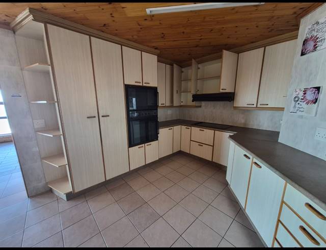 4 BEDROOM HOUSE FOR SALE IN DANA BAY